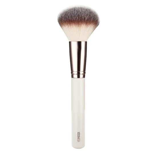 Φωτογραφία από Mua Powder Brush With Holo Box 